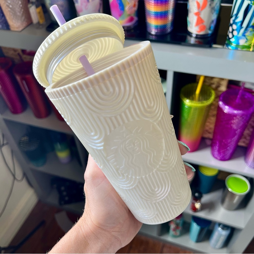 NEW! 🧜🏼‍♀️ 16oz Starbucks Pearl White Siren Shell 🪸🐚 Cold Cup Tumbler 2023